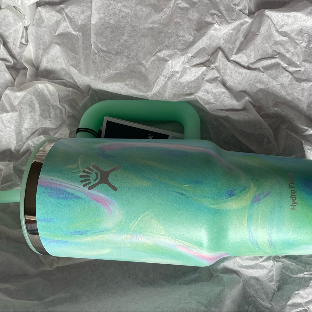 Last One! Hydro Flask 32 oz Travel Tumbler in Jelly Green Swirl - Picture 2 of 4